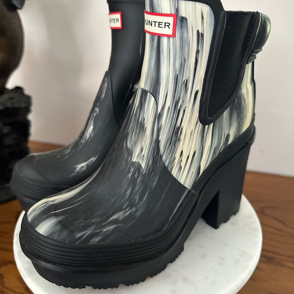 Hunter Women's Black and Cream Heeled Boots